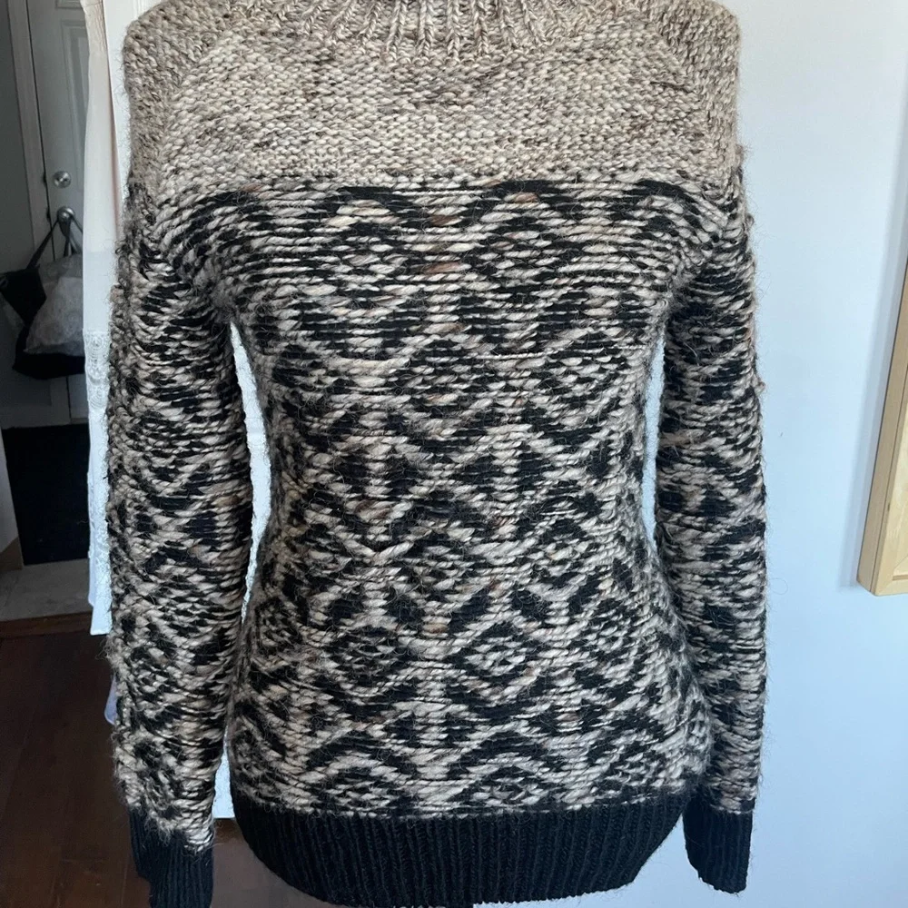 Aritzia Wool Alpaca Chunky Knit Turtle Neck Pullover Sweater. XS. - Picture 3 of 10